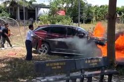 Ô tô tiền tỉ cháy dữ dội khi chủ xe đang dự đám cưới