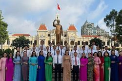 Tuyên dương các tập thể, cá nhân tiêu biểu trong học tập và làm theo lời Bác