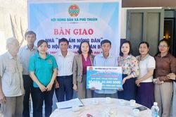 Xây nhà cho 2 hộ dân có hoàn cảnh khó khăn