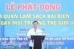 Chung tay làm sạch biển Đà Nẵng