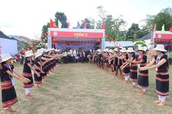 Sôi nổi Ngày hội Sắc màu Văn hóa Bhnong