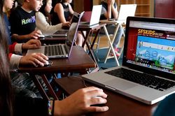 Mỹ rà soát toàn diện chương trình internet học đường