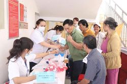 Đắk Lắk phát động tháng cao điểm khám sức khỏe cho người dân