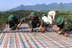 Quảng Trị huy động lực lượng quân đội hỗ trợ xây dựng trường nội trú vùng biên