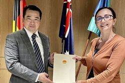 Tổng lãnh sự Phạm Hải Anh làm việc với Giám đốc Văn phòng DFAT tại Tây Australia