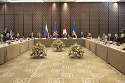 Xung đột Ukraine: Nga khẳng định sẵn sàng ký thỏa thuận hòa bình, nói đối thoại với Mỹ rơi vào 'vòng luẩn quẩn'