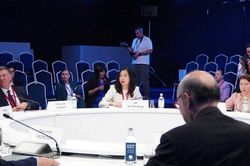 Thứ trưởng Ngoại giao Lê Thị Thu Hằng tham dự Phiên thảo luận APEC tại Diễn đàn Kinh tế quốc tế St. Petersburg lần thứ 29