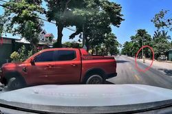 Xử phạt tài xế bán tải 'quay xe' khi gặp CSGT