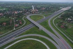 Đề xuất 'lên đời' nhiều tuyến đường huyết mạch