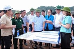 Đi kiểm tra xây trường nội trú, Phó Thủ tướng Lê Tiến Châu yêu cầu nóng