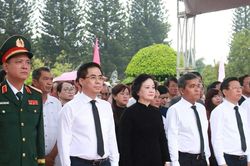 Nghẹn lòng lễ an táng 16 liệt sĩ quân tình nguyện hy sinh ở Lào và Campuchia