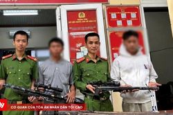Vận động người dân tự nguyện giao nộp vũ khí