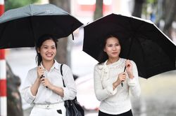 Dự báo thời tiết 5/6/2026: Miền Bắc mưa kèm nắng nóng cục bộ, Hà Nội còn 35 độ