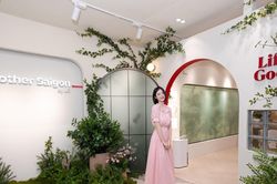 'Trợ thủ' thầm lặng chăm chút váy áo nàng thơ màn ảnh xứ Hàn Shin Ye-eun