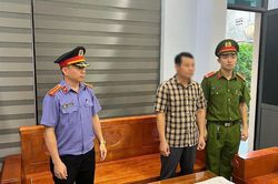 Bắt tạm giam hiệu trưởng một trường tiểu học ở Quảng Trị