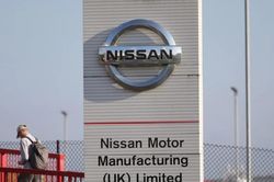 Nissan gặp khủng hoảng, chấp nhận cho hãng xe Trung Quốc 'mượn' nhà máy