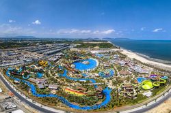 Blanca City: Công trường hối hả, công viên sôi động ngày đêm