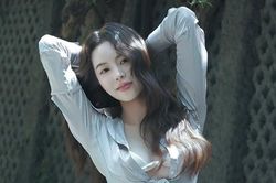 Hoa hậu Thanh Thủy nóng bỏng chào hè, Diễm Hương tìm bình yên sau biến cố