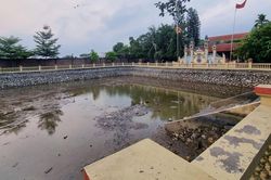 Vợ chồng Hà Nội tát cạn giếng làng tìm dây chuyền vàng: Món quà gắn bó 10 năm