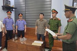 Phê chuẩn khởi tố Hiệu trưởng trường tiểu học phạm tội nhận hối lộ