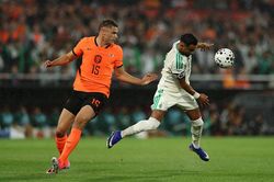 Đêm Rotterdam thắp lên hy vọng cho bóng đá Algeria