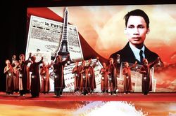 Chương trình nghệ thuật 'Hồ Chí Minh - Nguồn sáng dẫn đường': Khơi dậy niềm tự hào qua từng giai điệu tri ân