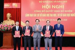 Bộ GD&ĐT bổ nhiệm nhiều giám đốc, hiệu trưởng các trường đại học, cao đẳng trực thuộc