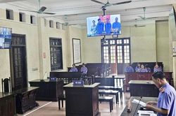 Xét xử sơ thẩm trực tuyến 4 đối tượng sử dụng trái phép chất ma túy
