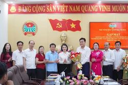 Gặp mặt đo&agrave;n đại biểu dự Đại hội N&ocirc;ng d&acirc;n Việt Nam lần thứ IX