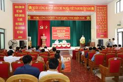 Phóng viên nhiều cơ quan báo chí đi thực tế và tìm hiểu thông tin tại xã Thọ Lập