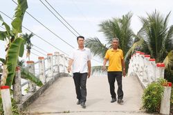 Khi người có uy tín đi trước, làm trước