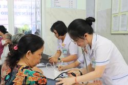 Khám sức khỏe miễn phí cho người dân phường Hòa Khánh