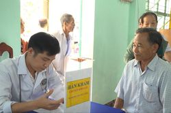 Khám sức khỏe miễn phí cho người dân