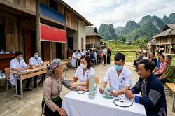 Tổ chức khám, tư vấn sức khỏe miễn phí cho nhân dân