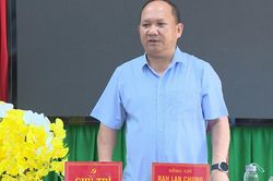 Phó Bí thư Thường trực Tỉnh ủy Rah Lan Chung làm việc với Ban Thường vụ Đảng ủy xã An Toàn