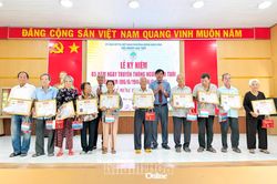 Phường Đông Ninh Hòa tổ chức mừng thọ, trao quà cho 402 người cao tuổi