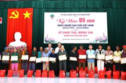 Xã Thuận Bắc mừng thọ cho 199 người cao tuổi