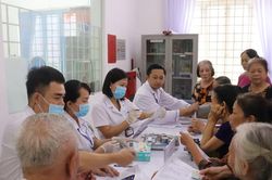 Các địa phương trong tỉnh phát động chiến dịch khám sức khỏe định kỳ cho Nhân dân