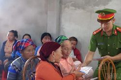 'Mùa hè số 2026' lan tỏa mạnh ở vùng cao Lào Cai: Hàng trăm đoàn viên, cán bộ đồng loạt ra quân hỗ trợ người dân chuyển đổi số với VNeID