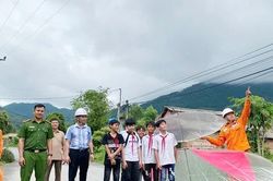 Điện lực Yên Lập tuyên truyền bảo vệ hành lang lưới điện cao áp