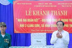 Bàn giao nhà Đại đoàn kết cho hộ cận nghèo xã Vĩnh Chân