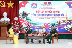 Giao lưu 'Tiếp lửa truyền thống - Vững bền tình hữu nghị Việt Nam - Lào'