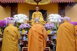 Trang nghiêm Lễ tưởng niệm Bồ-tát Thích Quảng Đức tại bảo tháp Đa Bảo trong khuôn viên Việt Nam Quốc Tự