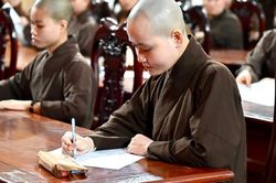 Gần 300 Tăng Ni sinh tham dự kỳ thi tuyển sinh Cử nhân Phật học khóa X - Học viện Phật giáo VN tại Hà Nội