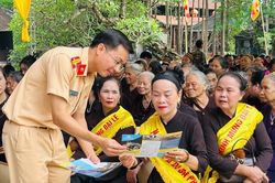 Thái Nguyên: Hơn 800 tăng ni, phật tử được tuyên truyền Luật Trật tự, an toàn Giao thông đường bộ