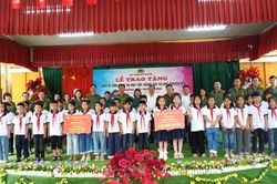 Khám bệnh, cấp phát thuốc miễn phí cho người dân tại Thái Nguyên