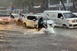 Hà Nội yêu cầu chủ động ứng phó mưa lớn, dông lốc và ngập úng
