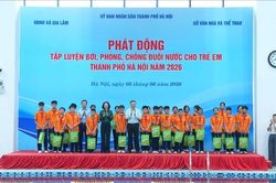 Ph&aacute;t động tập luyện m&ocirc;n bơi, ph&ograve;ng, chống đuối nước cho trẻ em