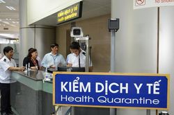 Hà Nội tăng cường kiểm dịch Ebola