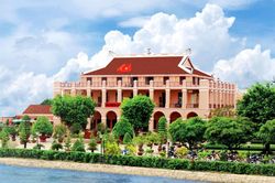 Làm nên lịch sử bằng hai vạch xuất phát: Đôi bàn tay trắng và chiếc vali rỗng